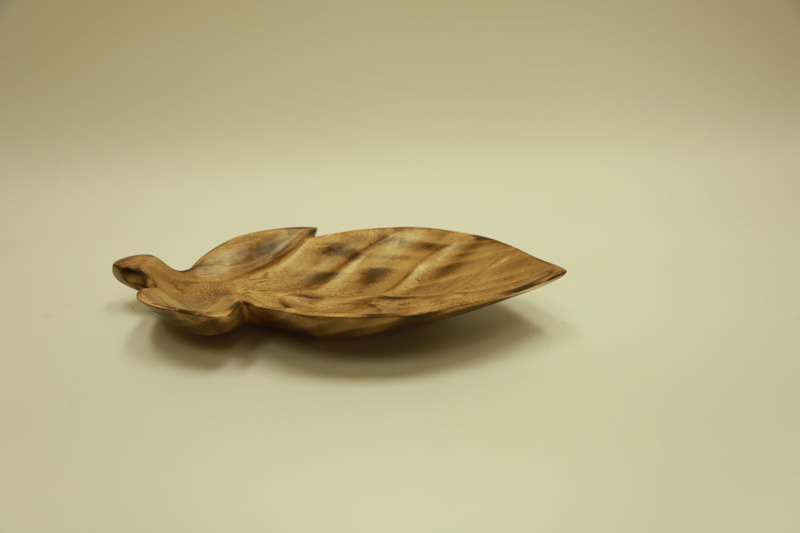 Handmade Wooden Leaf Shaped Tray. Leaf with veins Bowl, Vintage Wooden Leaf Plate, - Tobmarc Home Decor & Gifts