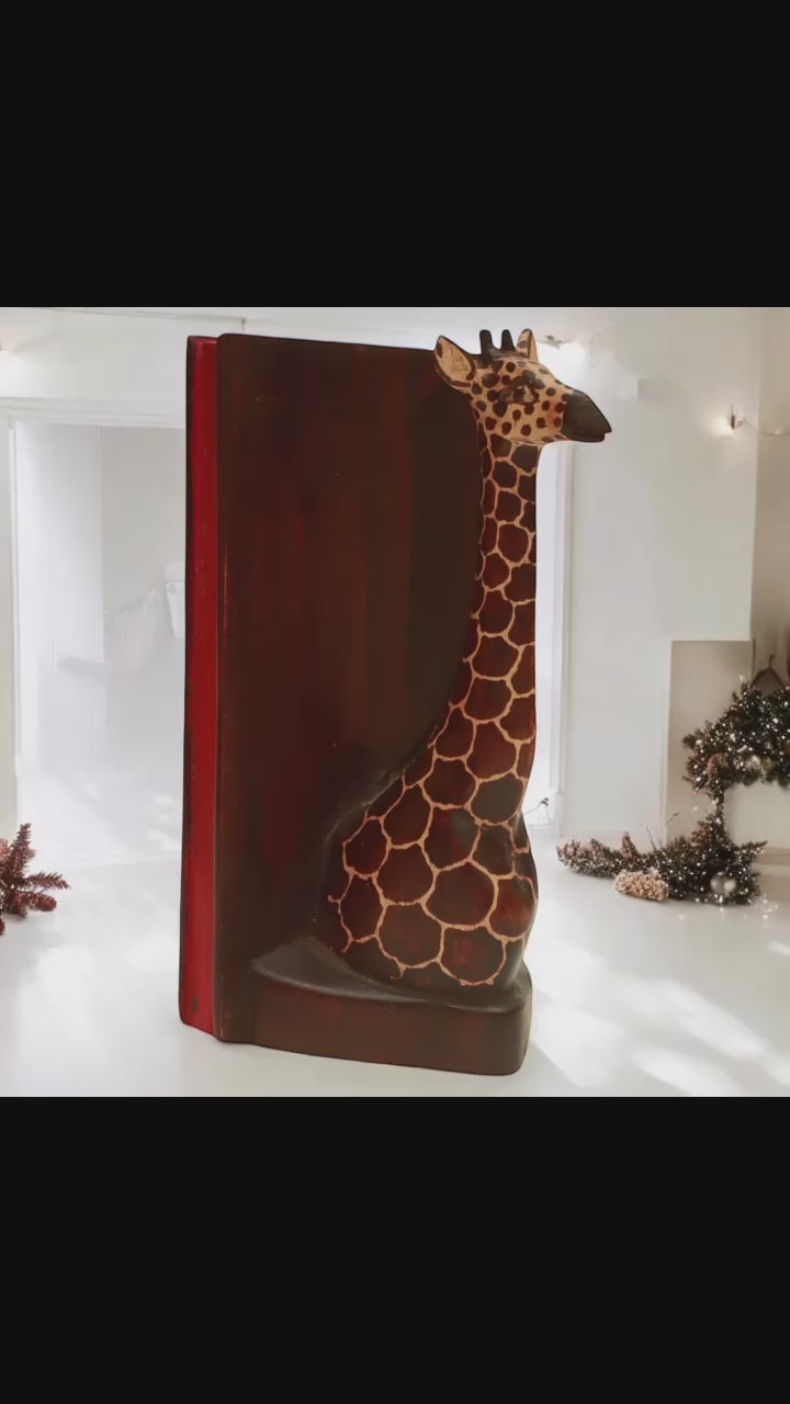 Wooden Giraffe Bookends – Hand-Carved Safari Decor Perfect for Organizing and Styling Shelves