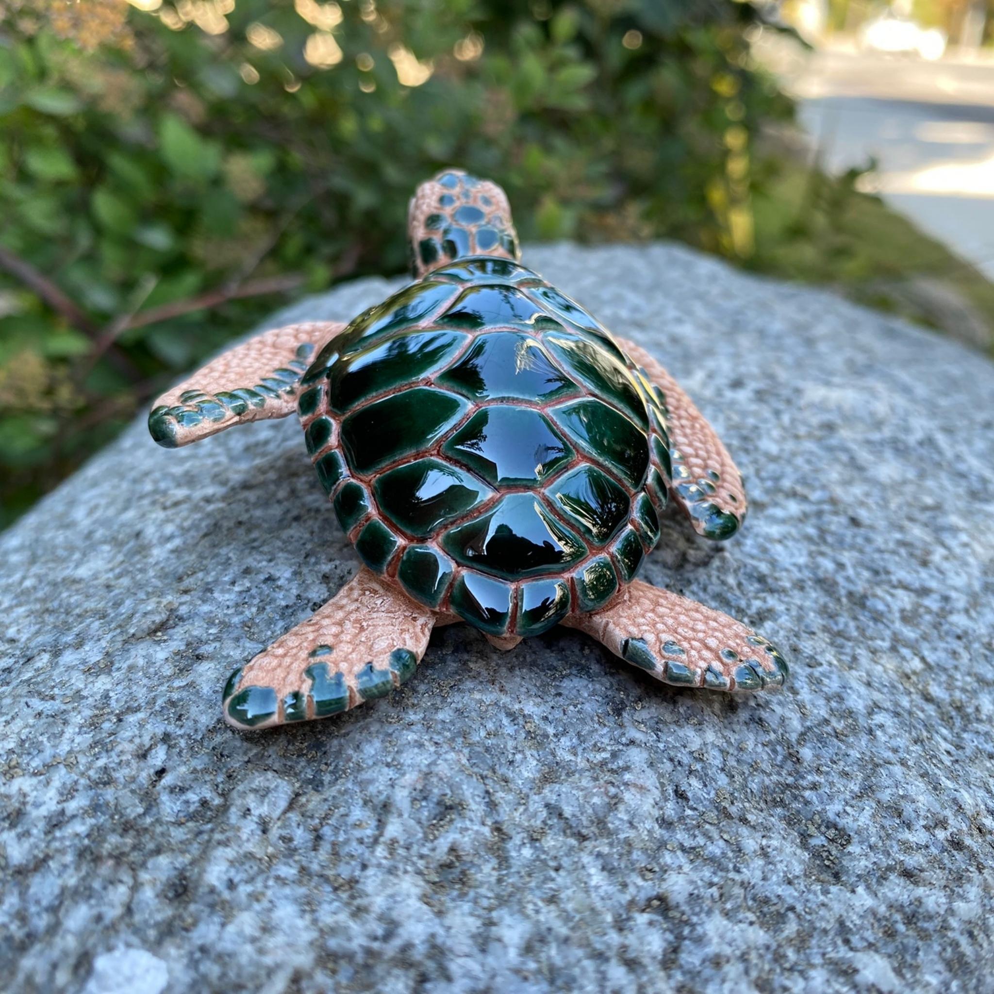 Ceramic green turtle - Tobmarc Home Decor & Gifts 